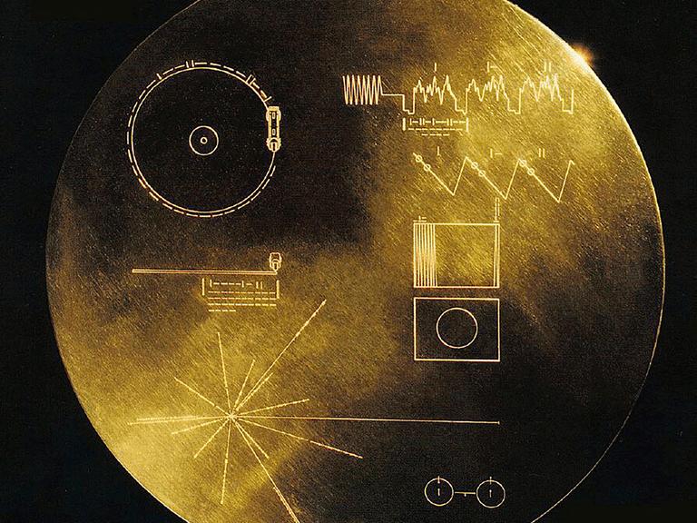 Die Voyager Golden Records sind Datenplatten mit Bild- und Audio-Informationen, die an Bord der 1977 gestarteten interstellaren Raumsonden Voyager 1 und Voyager 2 waren.