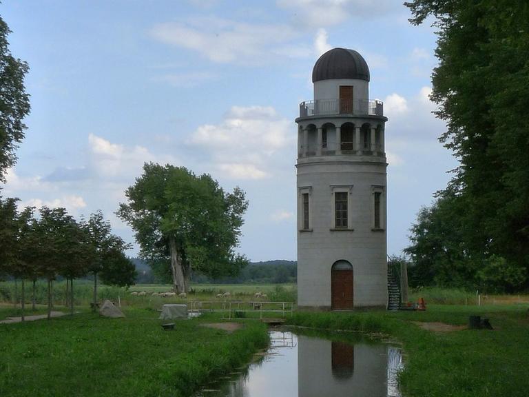 Der renovierte Turm der Sternwarte Remplin