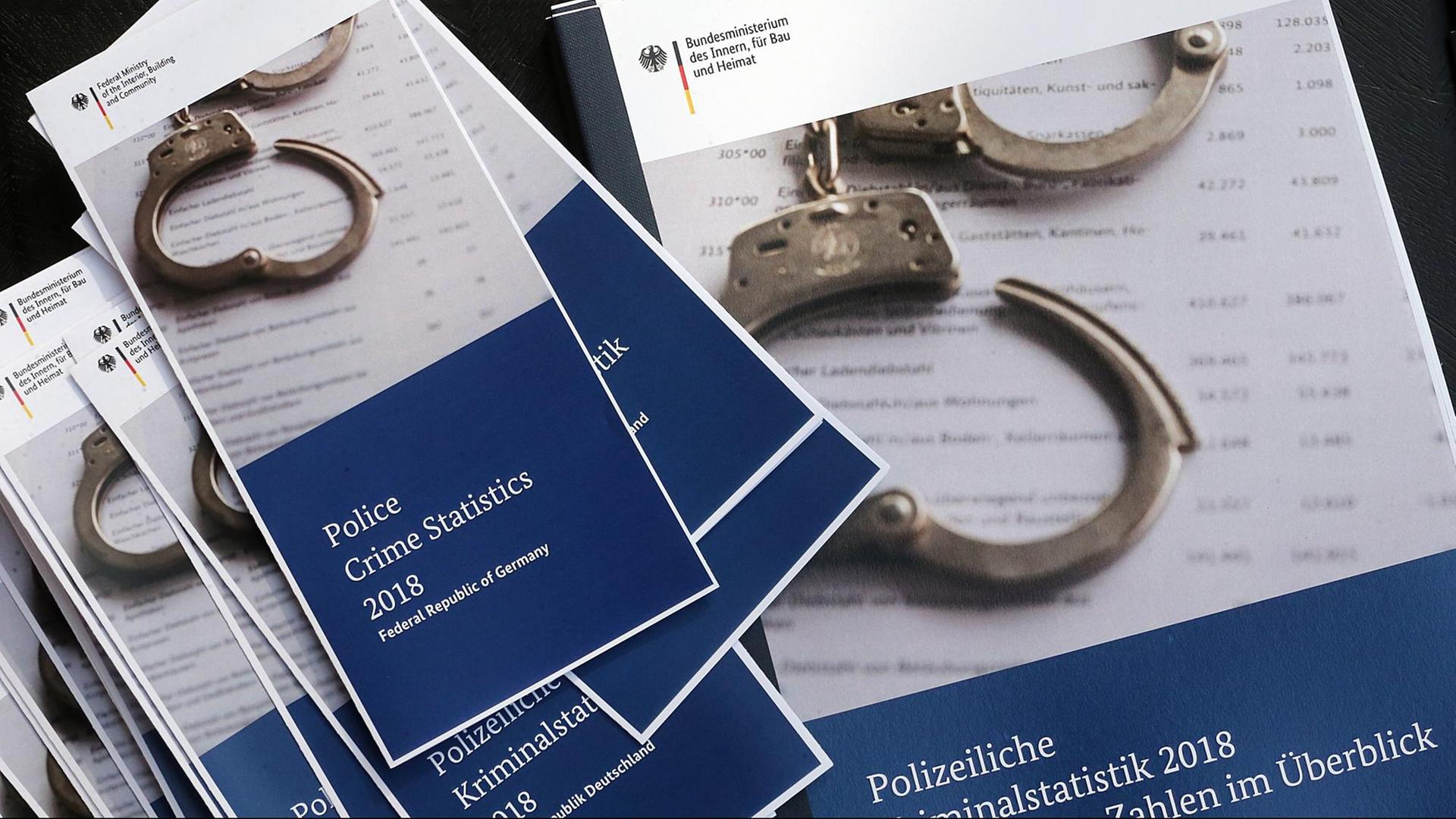 Vor der Bundespressekonferenz wird die Polizeiliche Kriminalstatistik (PKS) 2018 vorgestellt.