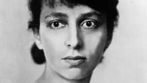 Gertrud Kolmar / Foto Kolmar, Gertrud, eigentl. G.Chodziesner; Lyrikerin; Berlin 10.12.1894 - (im KZ) 1943(?). Porträtaufnahme. |