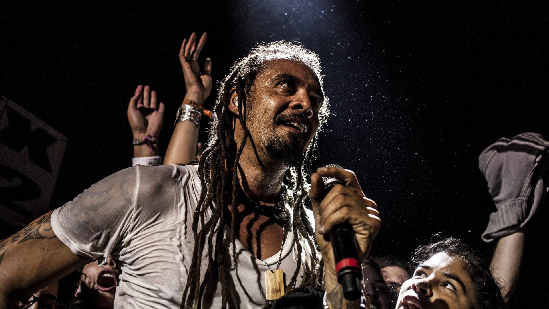 Der Musiker Michael Franti bei einem Auftritt im Jahr 2014.