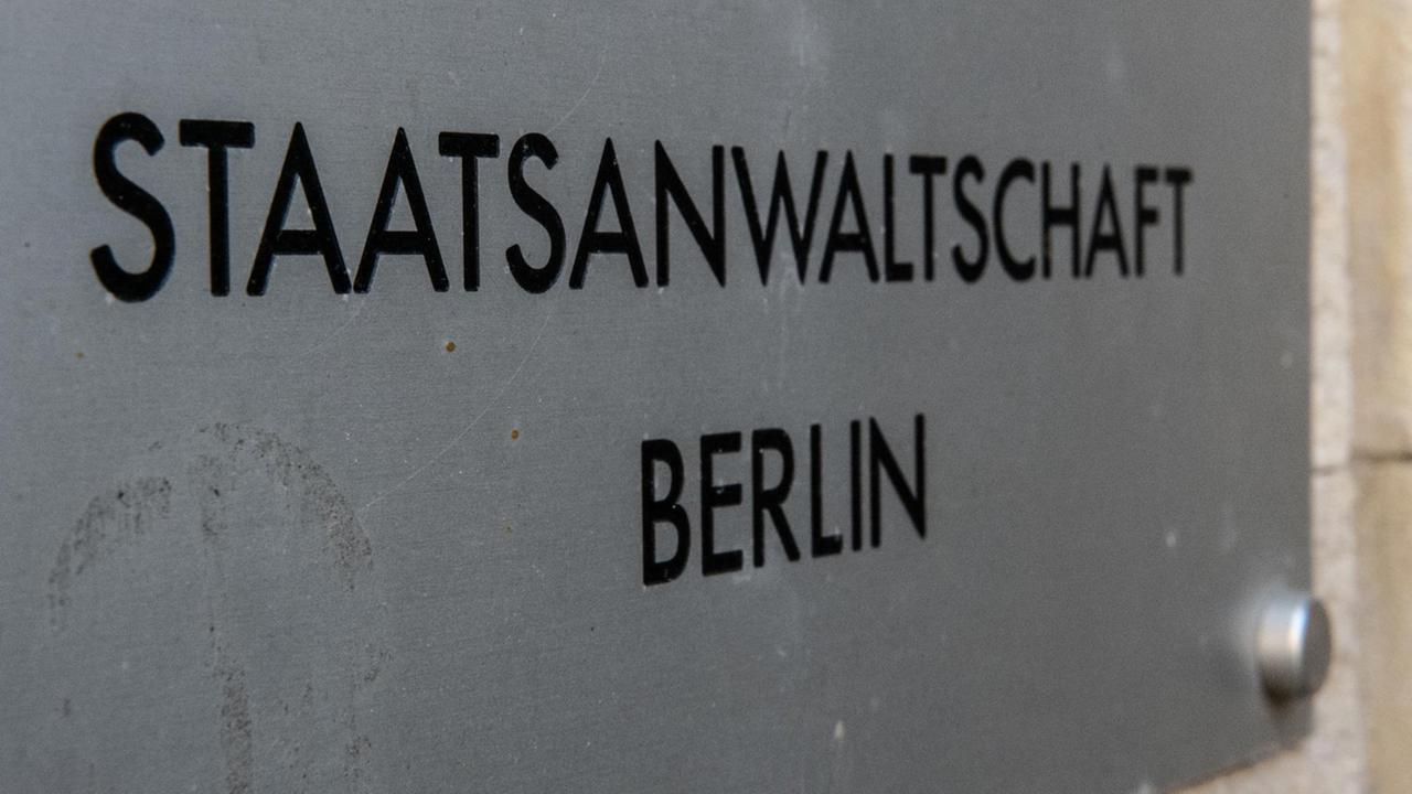 Das Foto zeigt ein Schild mit der Aufschrift "Staatsanwaltschaft Berlin". Das Foto zeigt ein Schild mit der Aufschrift "Staatsanwaltschaft Berlin".