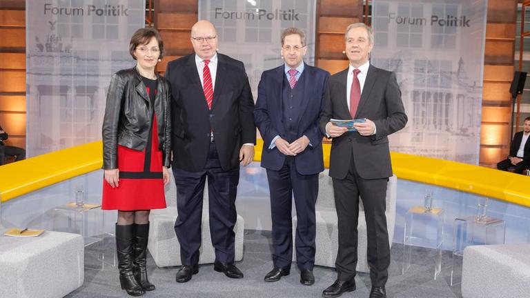 (v.l.) Birgit Wentzien (Chefredakteurin Deutschlandfunk), Kanzleramtsminister Peter Altmaier, Verfassungsschutzpräsident Hans-Georg Maaßen, Michael Hirz (Phoenix)