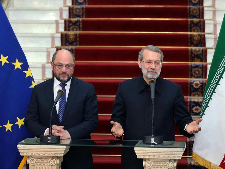 EU-Parlamentspräsident Martin Schulz bei einer Pressekonferenz mit dem Chef des iranischen Parlaments Ali Larijani