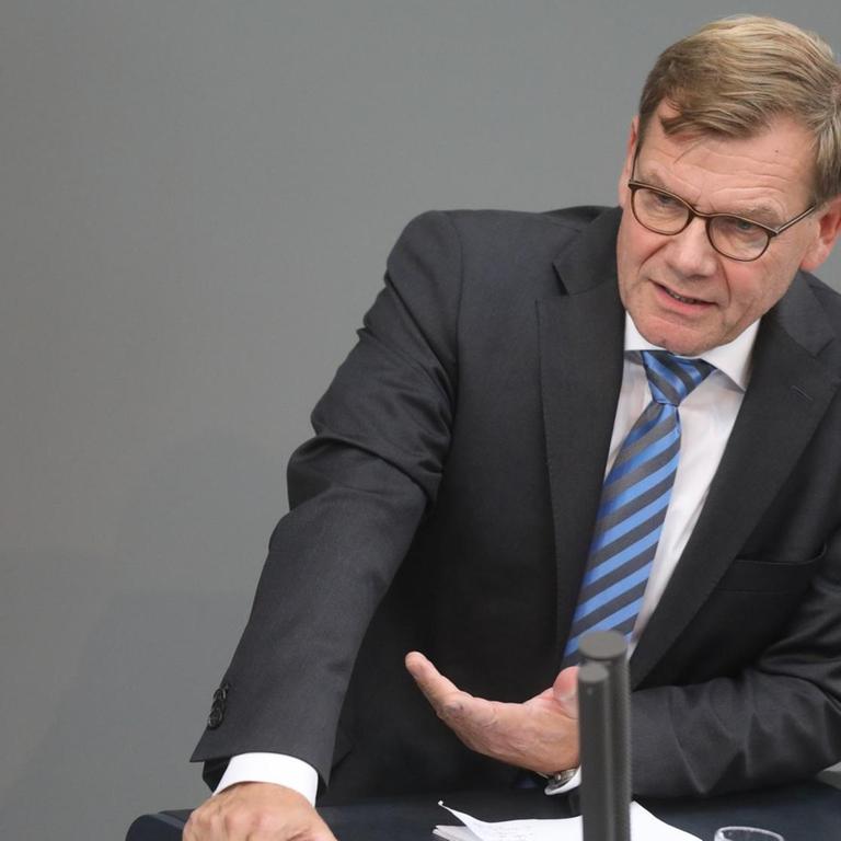 Johann David Wadephul (CDU) spricht im Bundestag.