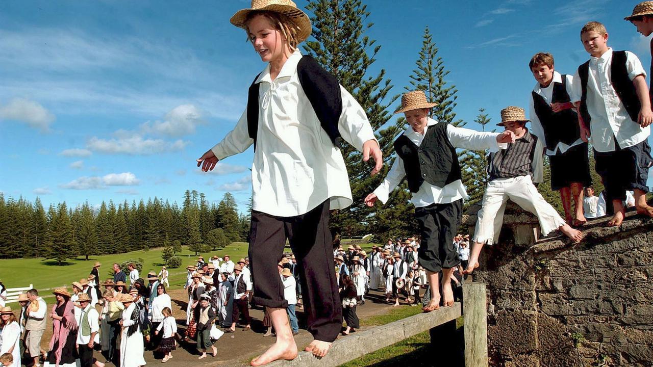 Auch ein Spaß für die Kinder: Die Bewohner von Norfolk Island feiern am 8.6.2006 mit einer Parade den Nationalfeiertag "Bounty Day".