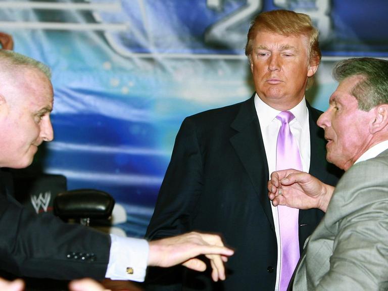 Pressekonferenz zum "Battle of the Billionaires" 2007 in New York: Im Wrestling-Kampf tritt US-Magnat Donald Trump gegen den Wrestler Bobby Lasley an.