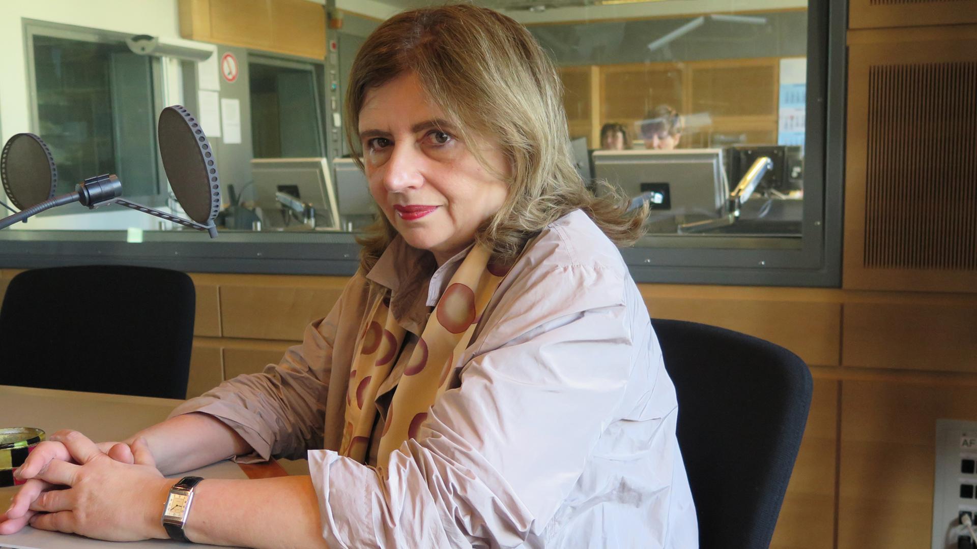 Die Schriftstellerin Sibylle Lewitscharoff zu Gast im Studio von Deutschlandradio Kultur.