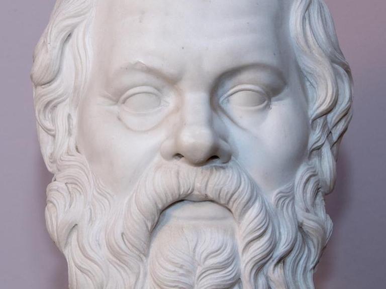 Die Büste des des antiken griechischen Philosophen Sokrates.