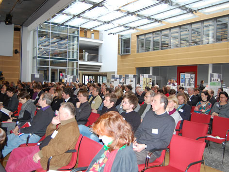 Zuhörer bei einem Vortrag während der 3. Internationalen Konferenz zur Holocaustforschung in Berlin (2011)