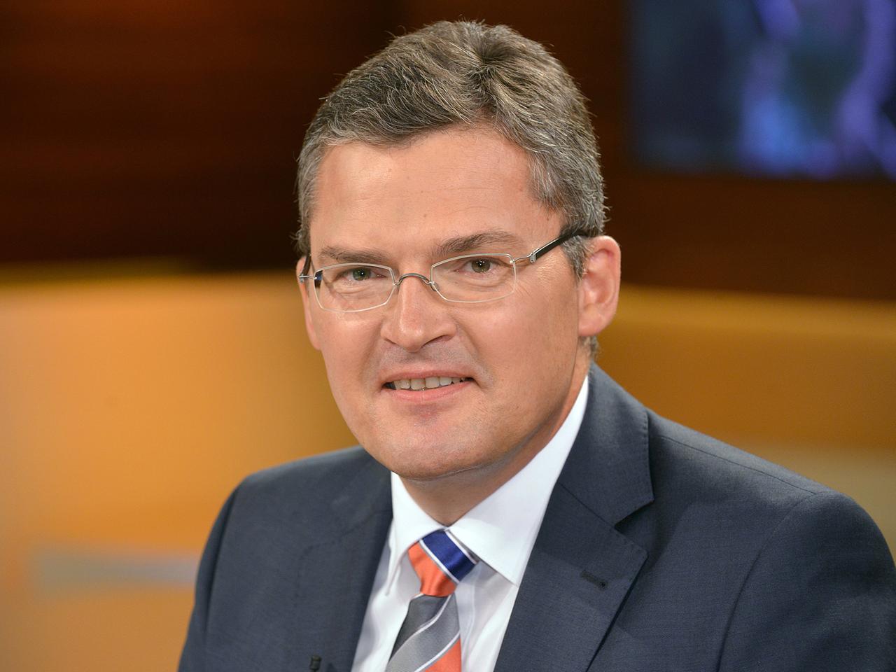 Roderich Kiesewetter, Oberst a.D., Mitglied im Auswärtigen Ausschuss des Bundestages (CDU), ist zu Gast in der Talkshow Anne WIll
