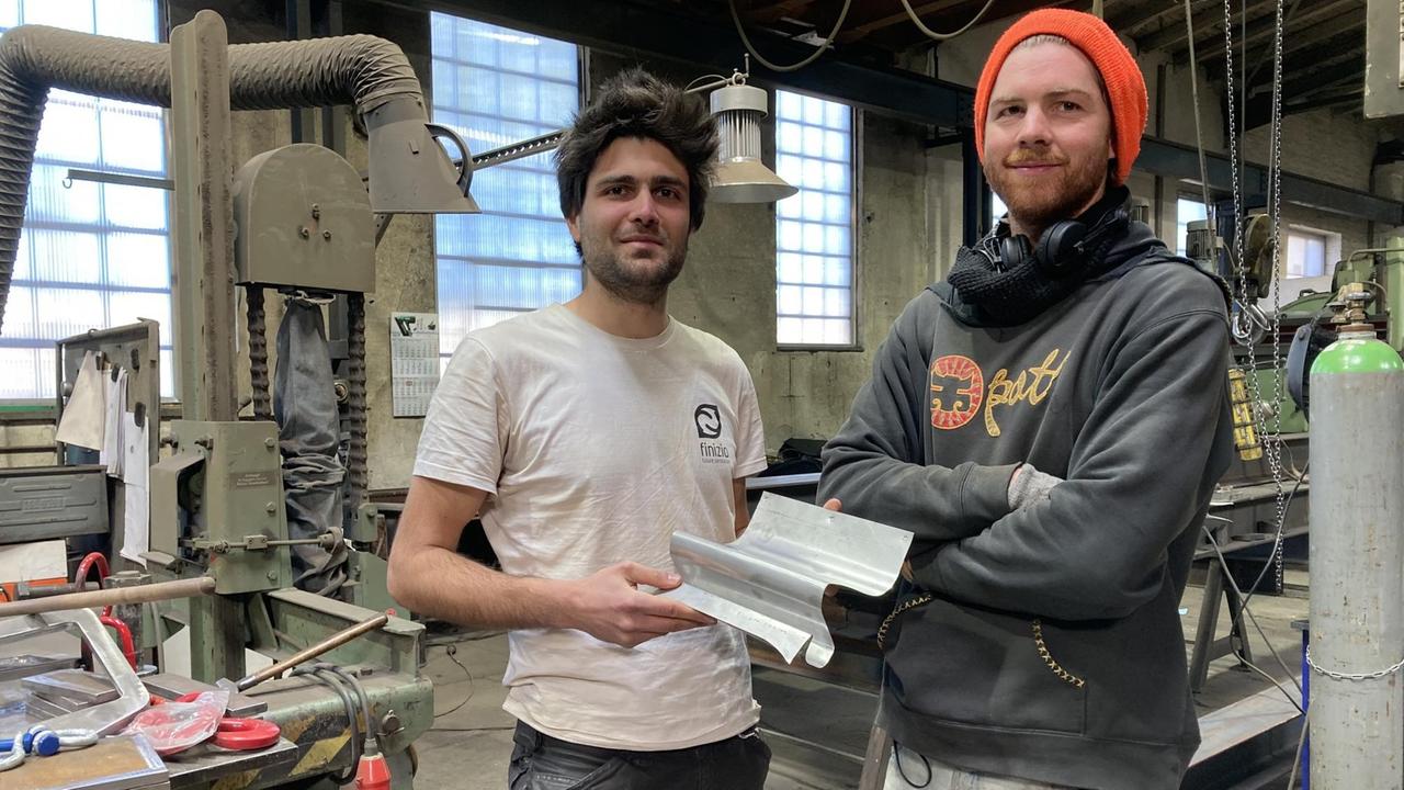 Finizio-Gründer und Geschäftsführer Florian Augustin (links) und Mitarbeiter Johannes Hölzel.