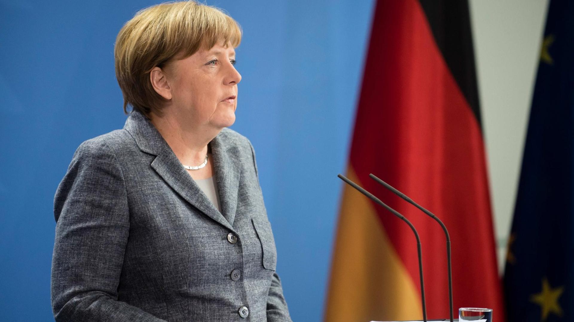 Bundeskanzlerin Angela Merkel gibt am 15.04.2016 in Berlin eine Erklärung zu der Affäre um den TV-Moderator Jan Böhmermann ab.