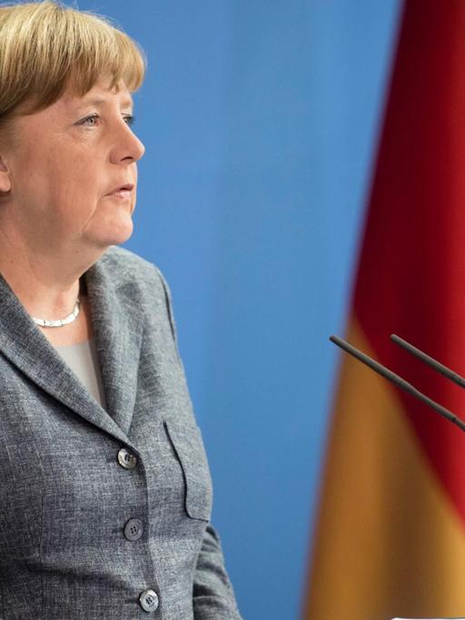 Bundeskanzlerin Angela Merkel gibt am 15.04.2016 in Berlin eine Erklärung zu der Affäre um den TV-Moderator Jan Böhmermann ab.