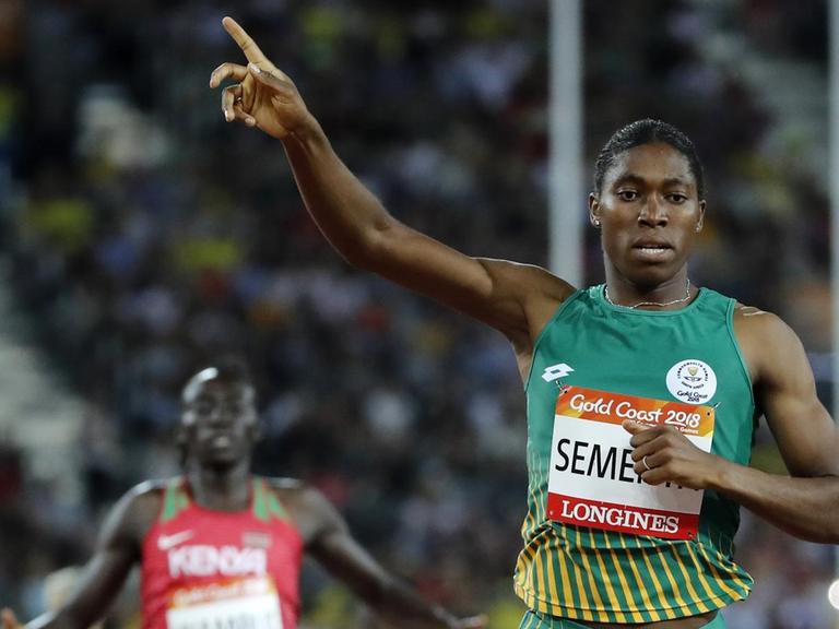 Caster Semenya jubelt im Ziel nach ihren Sieg im 800-Meter-Lauf bei den Commonwealth-Games 2018
