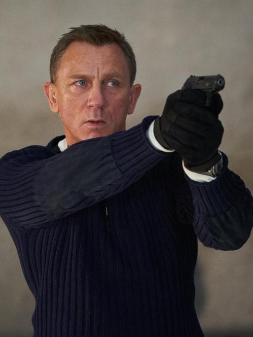 Foto von Daniel Craig, der James Bond in dem neuen Bond-Film "Keine Zeit zu sterben" spielt. Der Film, der Craigs letzter Auftritt als 007 sein wird, sollte ursprünglich im April 2020 in die Kinos kommen, aber aufgrund der wachsenden Coronavirus-Pandemie wurde der Kinostart auf November 2020 verschoben und seitdem mehrmals verschoben.