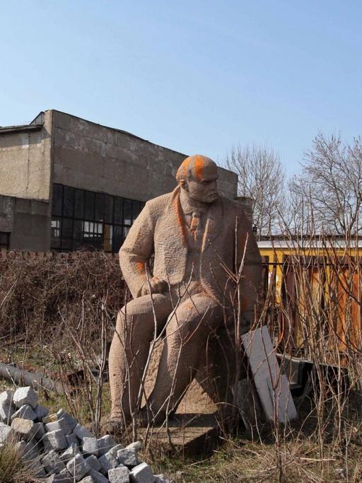 Lenin und andere kommunistische Statuen auf einem Depotgelände bei Silven in Bulgarien.