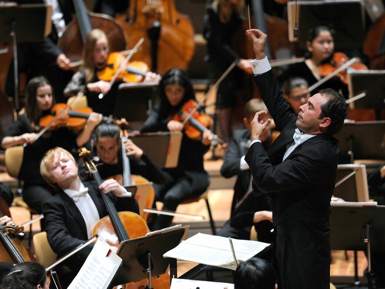 Deutsches Symphonie-Orchester Berlin (DSO) mit Dirigenten Tugan Sokhiev / Kai Bienert, 2014