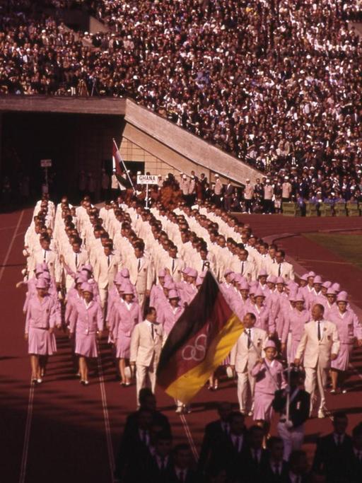 Einmarsch der gesamtdeutschen Olympia-Mannschaft 1964 in Tokyo