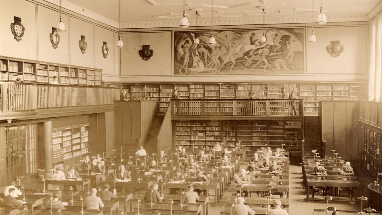 Der Lesesaal in der Deutschen Bücherei in Leipzig im Jahr 1920