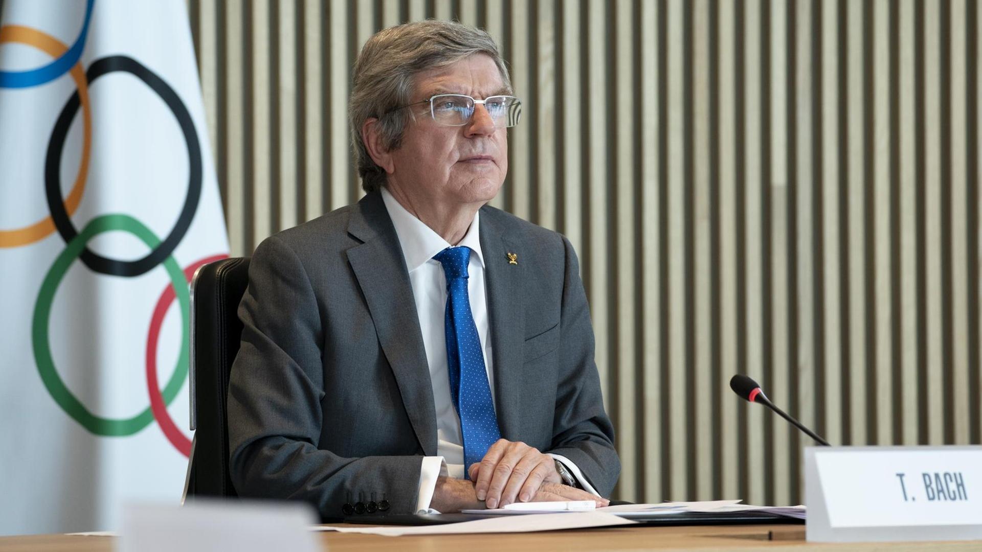 ARCHIV - 24.02.2021, Schweiz, Lausanne: Thomas Bach, Präsident des Internationalen Olympischen Komitees (IOC), nimmt an einer Sitzung der Exekutive des IOC per Video teil. (zu dpa: "Abfuhr für Rhein-Ruhr - Bach verteidigt neues Olympia-Verfahren") Foto: Greg Martin/IOC/dpa - ACHTUNG: Nur zur redaktionellen Verwendung im Zusammenhang mit der aktuellen Berichterstattung und nur mit vollständiger Nennung des vorstehenden Credits +++ dpa-Bildfunk +++