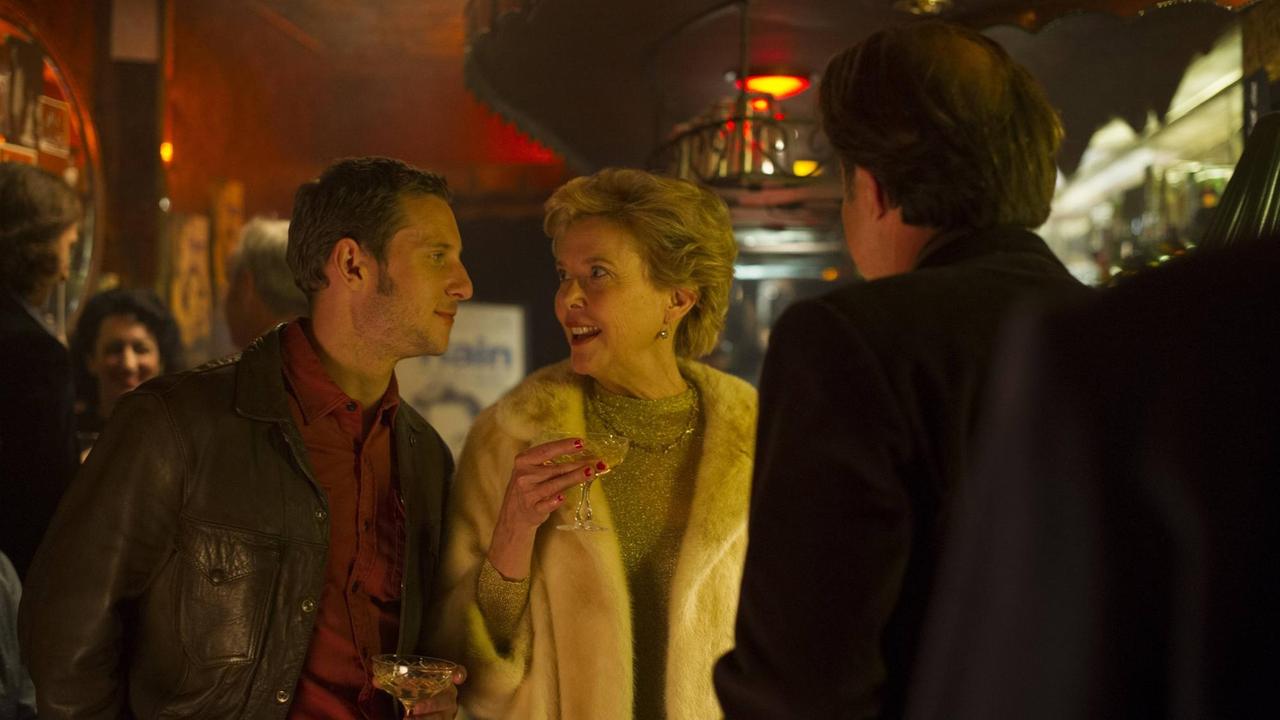 Annette Bening als Gloria Grahame und Jamie Bell als Peter Turner