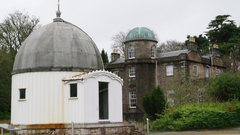 Das Armagh-Observatorium und eine historische Teleskopkuppel