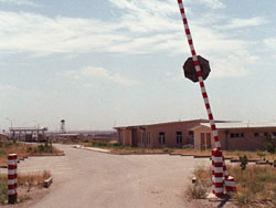Grenzübergang Nishny Pjansch in Tadschikistan, Übergang nach Afghanistan