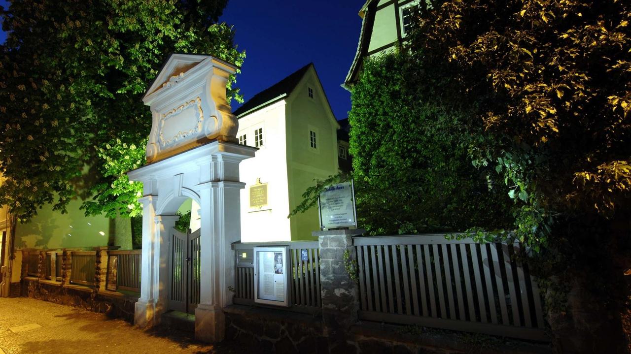 Das Schillerhaus in Leipzig-Gohlis, aufgenommen am Abend des 12.05.2005. Das Baudenkmal aus dem 18. Jahrhundert beherbergt ein Museum und ist nach dessen Angaben die älteste Literaturgedenkstätte Deutschlands.