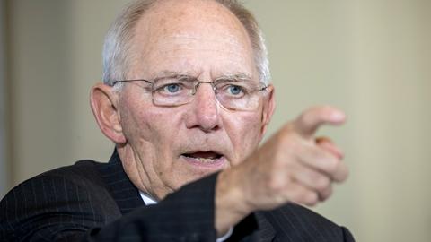 Bundesfinanzminister Wolfgang Schäuble spricht am 11. Mai 2017 in Berlin bei der Bekanntgabe der Steuerschätzung für die kommenden Jahre.