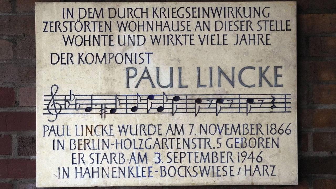 Gedenktafel für Paul Lincke an einem Haus in der Oranienstraße (Nähe Moritzplatz) in Berlin-Kreuzberg, in dem der Berliner Komponist viele Jahre lebte und arbeitete.
