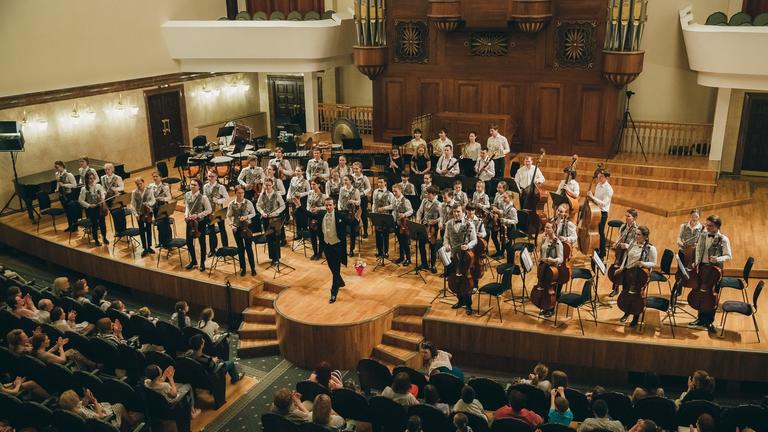Großer Applaus für das Jugendorchester und seinen Dirigenten 