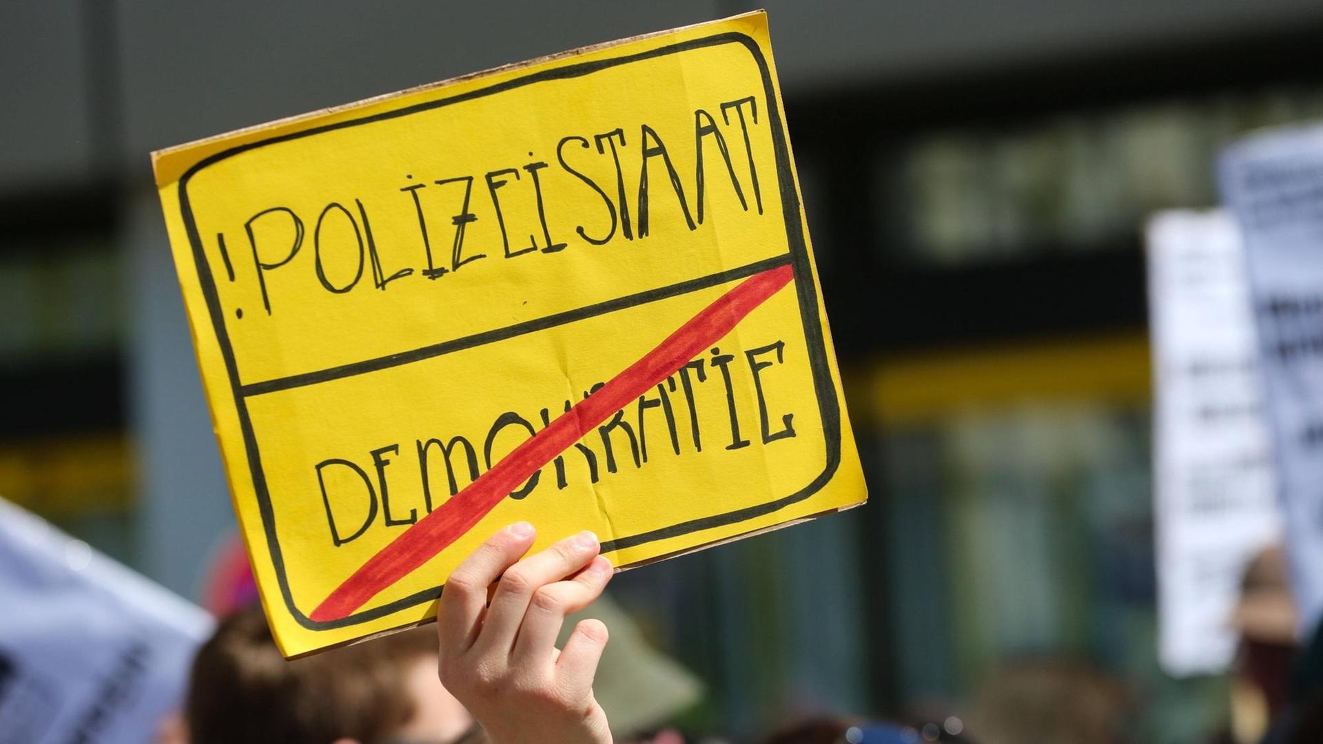 Demonstration in Bamberg gegen das geplante neue Polizeiaufgabengesetz in Bayern