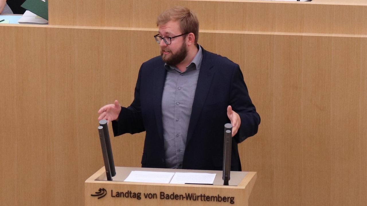 Alex Maier spricht im Landtag