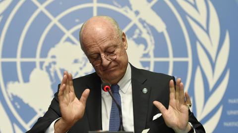 Der UNO-Sondergesandte für Syrien, Staffan de Mistura, während einer Pressekonferenz vor der Wiederaufnahme der Syrien-Gespräche.