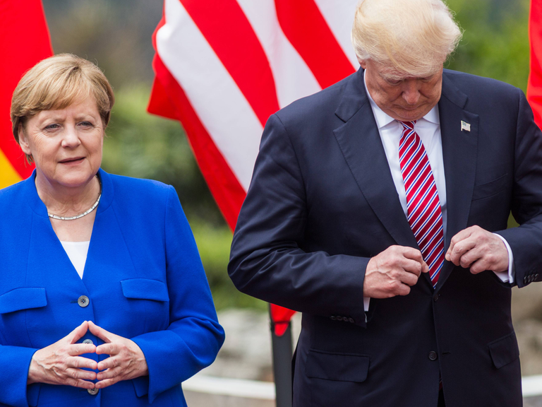 Bundeskanzlerin Angela Merkel (l.) und US-Präsident Donald Trump beim G7-Gipfel in der italienischen Stadt Taormina