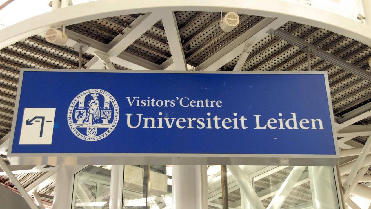 Schild des Besucher-Zentrums der Lindenthaler Universität Leiden am 4. Juni 2006.