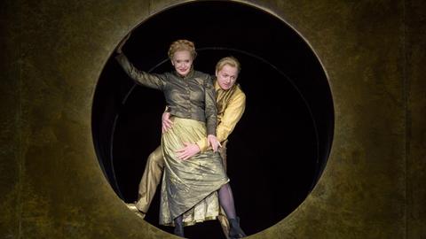 Barbara Petritsch (buhschaft tod), Markus Hering (jedermann) in "jedermann (stirbt)" am Burgtheater Wien