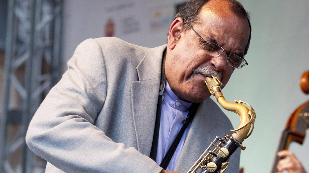 Der Saxophonist Ernie Watts