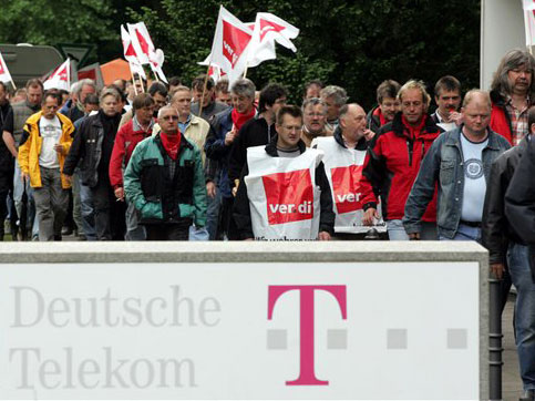 Mitarbeiter der Deutschen Telekom protestieren in Köln. Mitarbeiter der Deutschen Telekom protestieren in Köln.