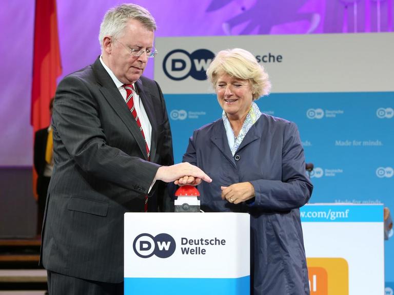 Deutsche-Welle-Intendant Peter Limbourg und Kulturstaatsministerin Monika Grütters (CDU) starten DW News