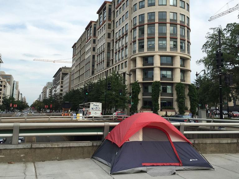 Ein Zelt von Obdachlosen, aufgestellt im Regierungsviertel von Washington D.C.