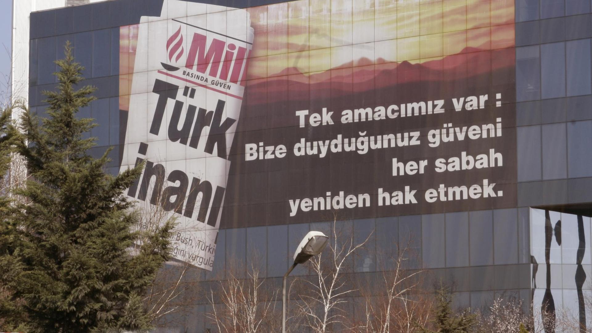 Gebäude der Zeitung Milliyet des türkischen Medienkonzerns Dogan Medya in Istanbul, aufgenommen am 20.03.2006. Foto: Robert B. Fishman +++(c) dpa - Report+++