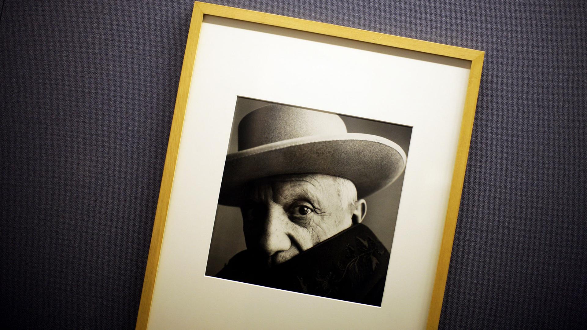 Irving Penn hat viele Prominente fotografiert - darunter auch Picasso