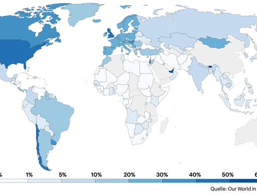 Karte zeigt Anteil an der Gesamtbevölkerung, der mindestens eine Impfstoffdosis erhalten hat.