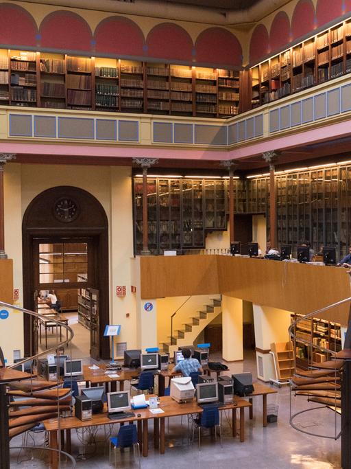 Lesesaal der Bibliothek Barcelona
