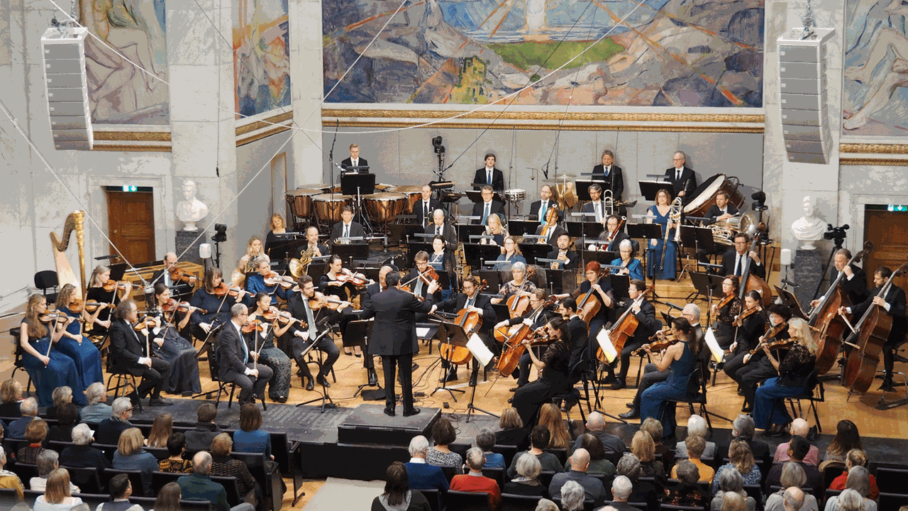 Das Norwegische Rundfunk-Sinfonieorchester in der Aula der Universität Oslo am 13.2.20 mit seinem Chefdirigenten Miguel Harth-Bedoya