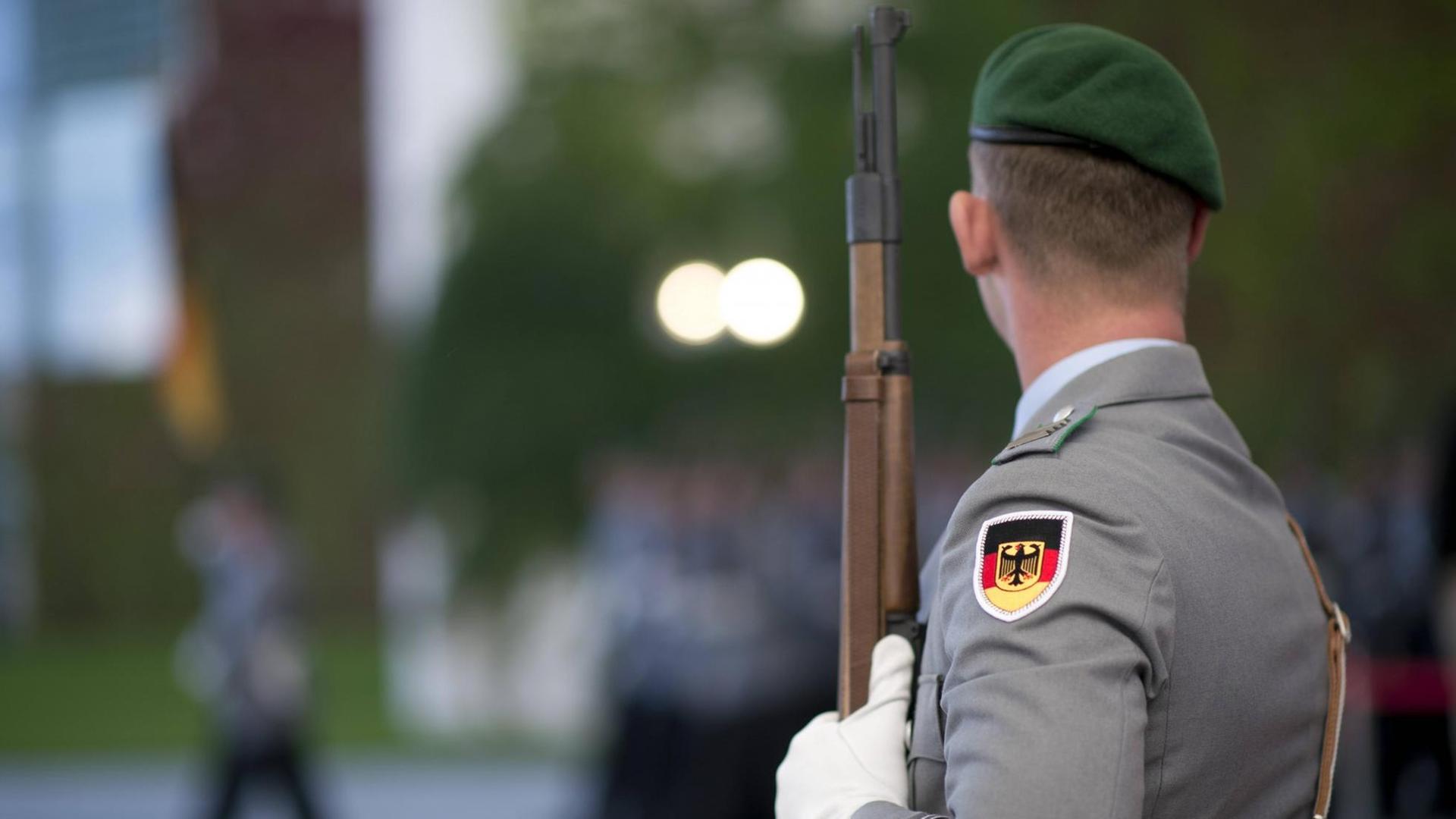 Ein Soldat des Wachbataillons der Bundeswehr.