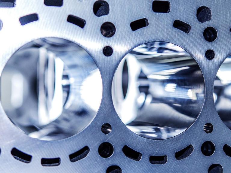 Beschichtete und spiegel-gehonte Zylinderbohrungen eines Aluminium-Kurbelgehäuses