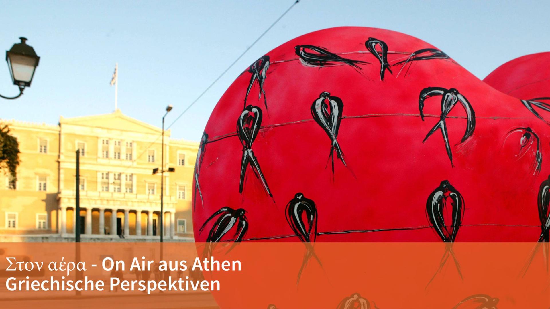 Buntes Herz als Straßenkunst auf dem Platz der Verfassung in Athen